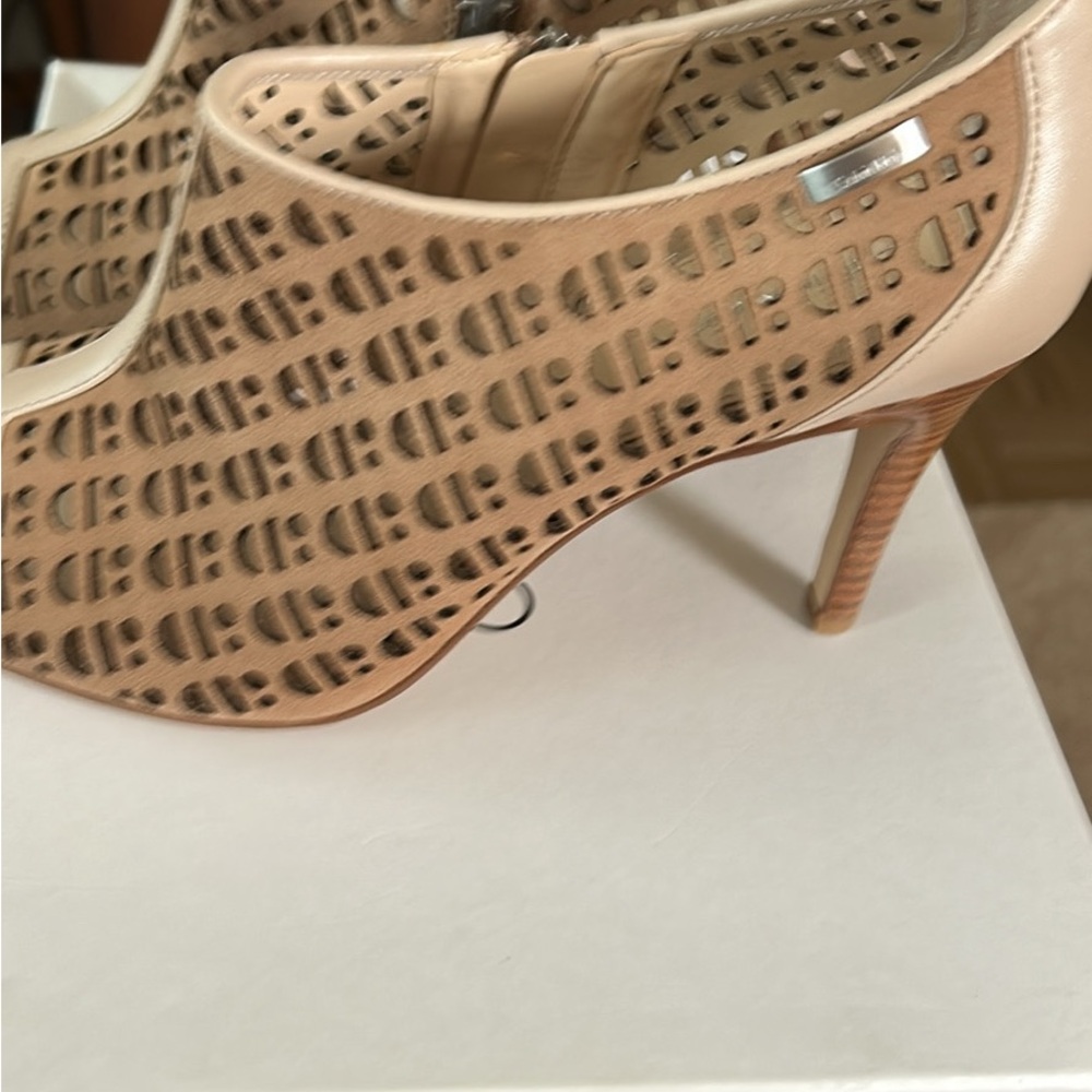 Calvin Klein Cream Heels Elegant Design